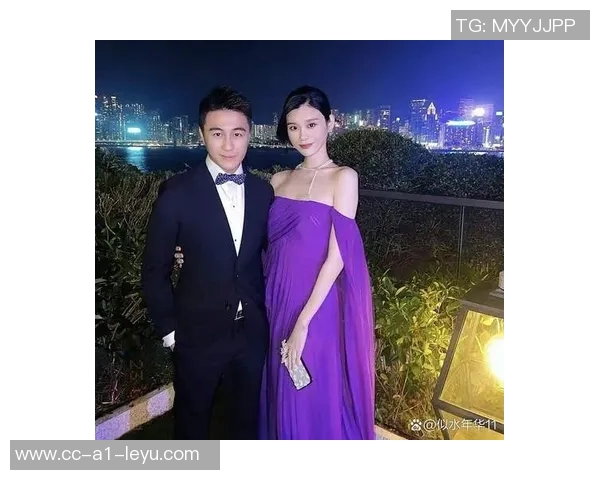 嫂子颜值爆表何猷君携妻儿共庆揭幕战与孩子生日欢乐时光